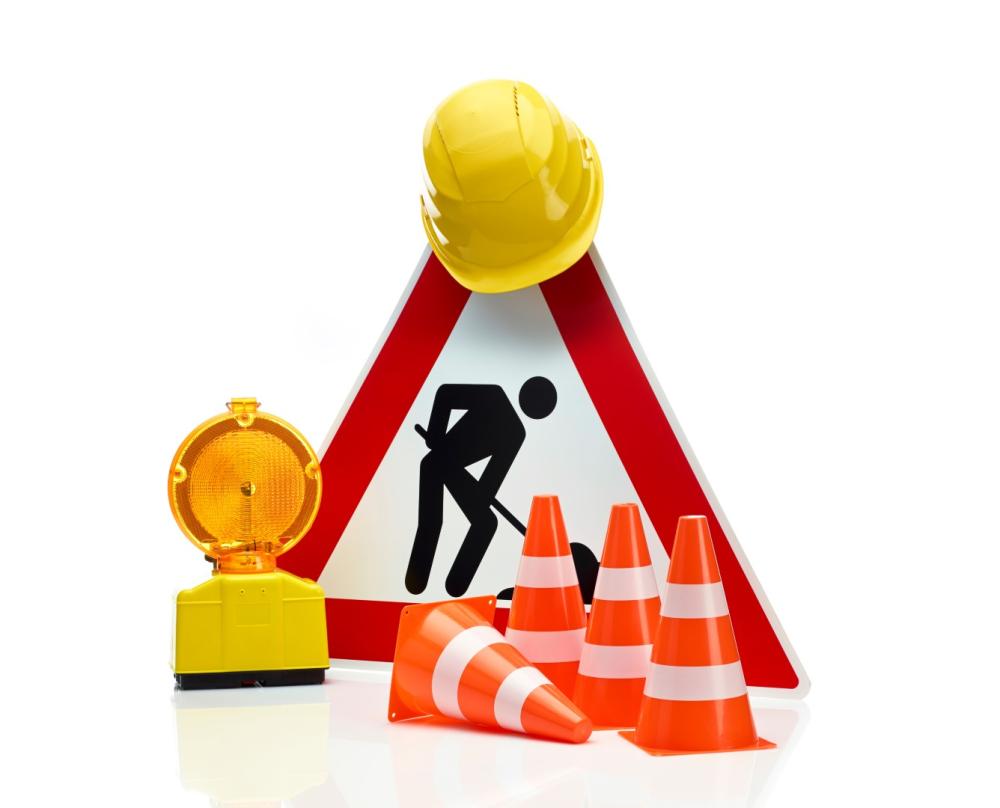 panneaux et cone de chantier